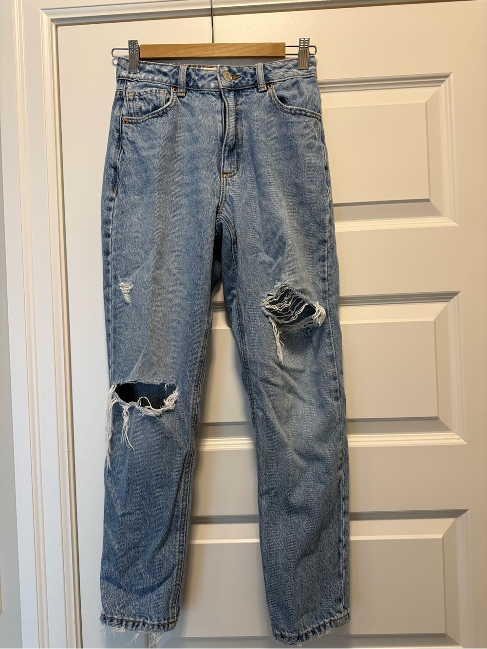 Dynamite Claudia distressed jeans in a light/medium blue wash, size 24.